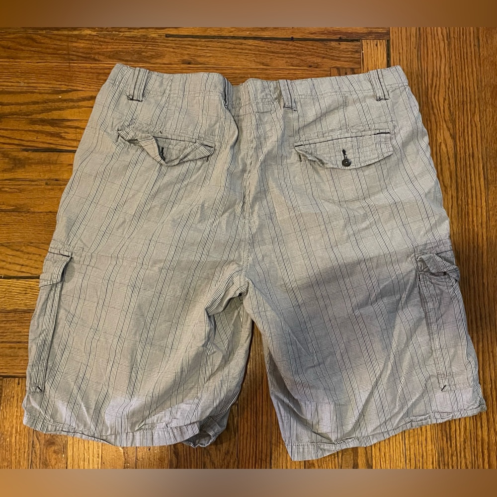 Marc Ecko Cargo Shorts Mens 40 Tribal Print Plaid Baggy Y2K Retro Streetwear - Picture 4 of 4